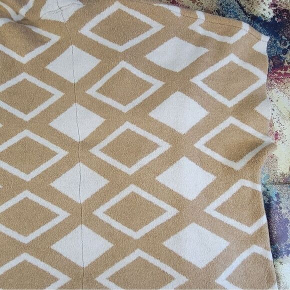 Lane Bryant Tan and White Geometric Poncho - Picture 15 of 16